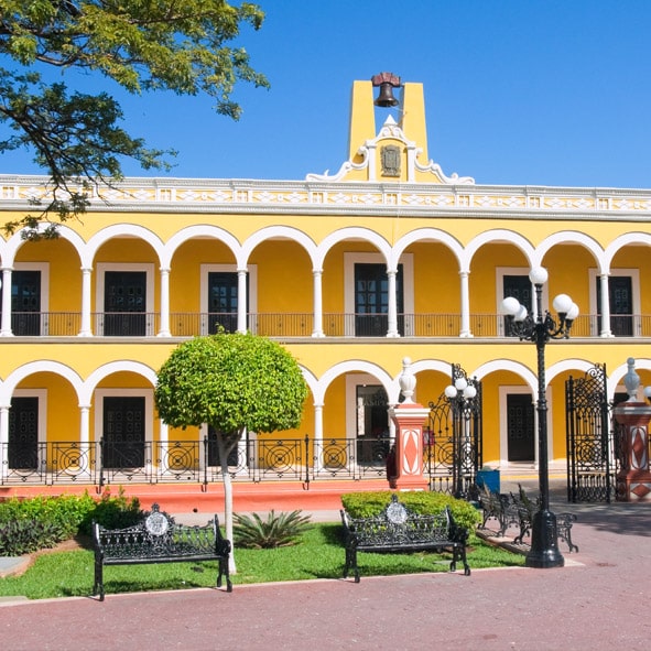 Gozar de las bellas plazas de Campeche